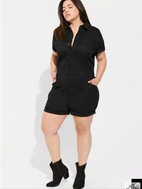 NWT Torrid 8 Inch Lightweight Twill Jumper Size 20